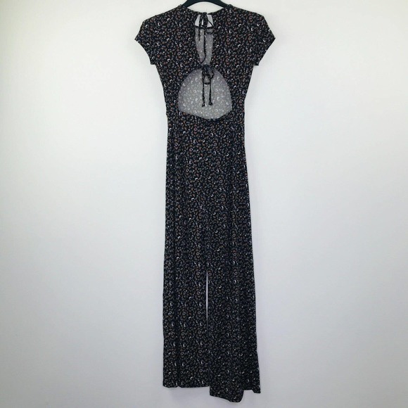 Urban Outfitters Women's XS Jumpsuit Black Floral Backless Short Sleeve AZ26 NWT - Picture 6 of 7